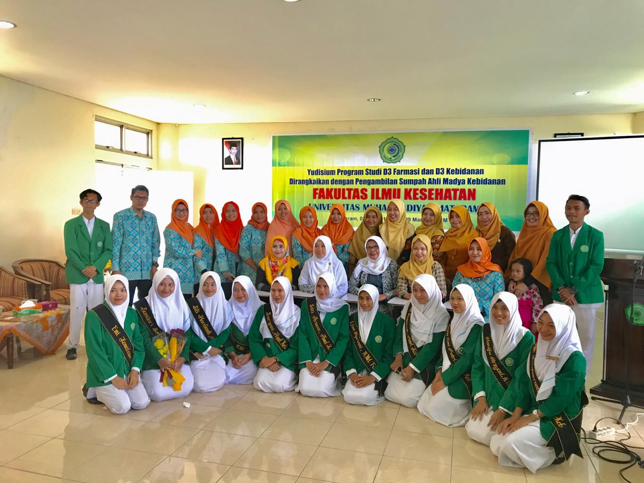 Read more about the article Yudisium Mahasiswa DIII Farmasi dan DIII Kebidanan TA. 2018-2019