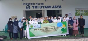Read more about the article Kunjungan Industri Mahasiswa Prodi DIII Farmasi TA. 2021/2022