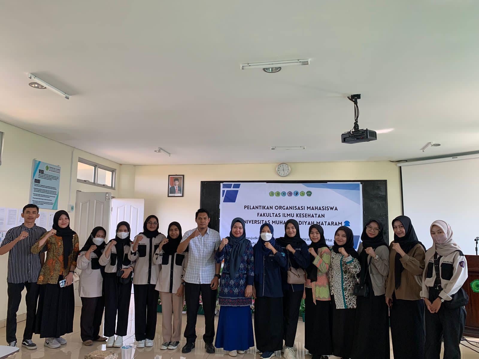 You are currently viewing seminar kepemimpinan sekaligus pelantikan pengurus Ormawa di Lingkup Fakultas Ilmu Kesehatan UMMAT