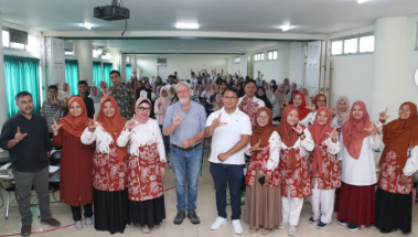 FIK UMMAT GOES DIGITAL! Pakar Belanda Bedah Transformasi Farmasi di International Guest Lecture 2025