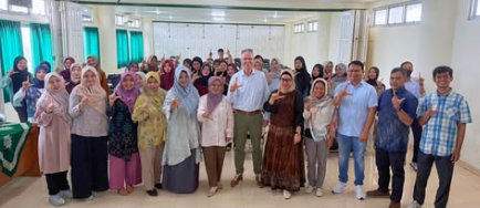 Memperkuat Kompetensi Global: FIK UMMAT Gelar Guest Lecture Internasional Bersama PUM Netherlands