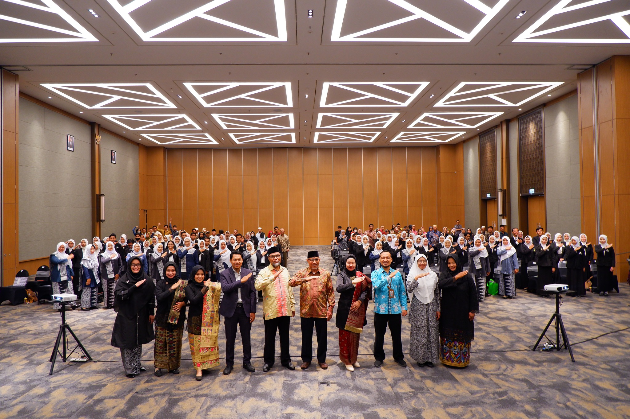 YUDISIUM DAN SUMPAH TENAGA KESEHATAN FIK UMMAT MATARAM TA 2023/2024